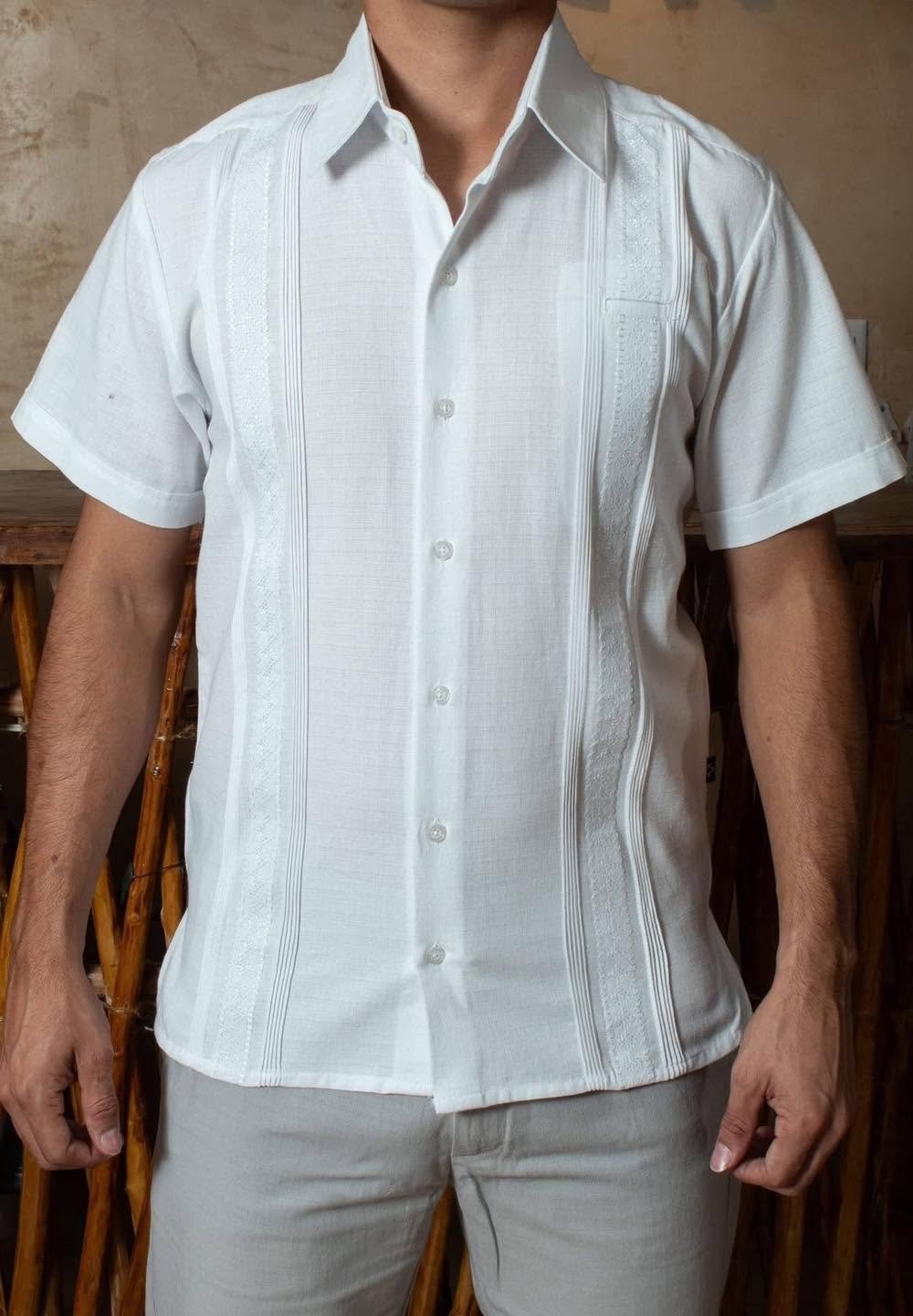 Vista de Guayabera blanca